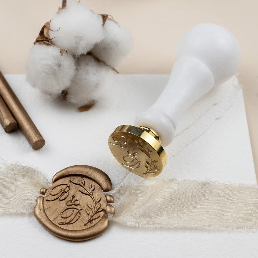 Exclusiver Siegelstempel zur Hochzeit mit Initialen im Design Hanna - Siegelstempel personalisiert