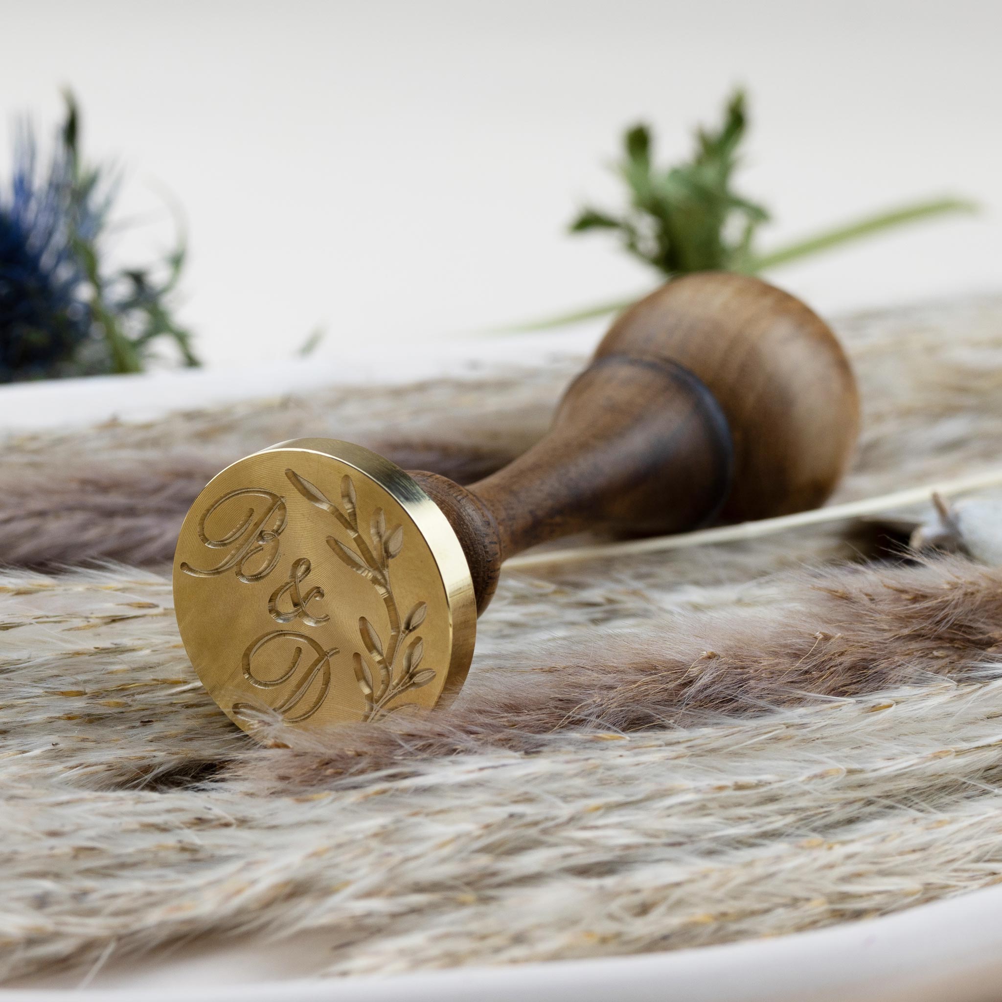 Exclusiver Siegelstempel zur Hochzeit mit Initialen im Design Hanna - Siegelstempel personalisiert