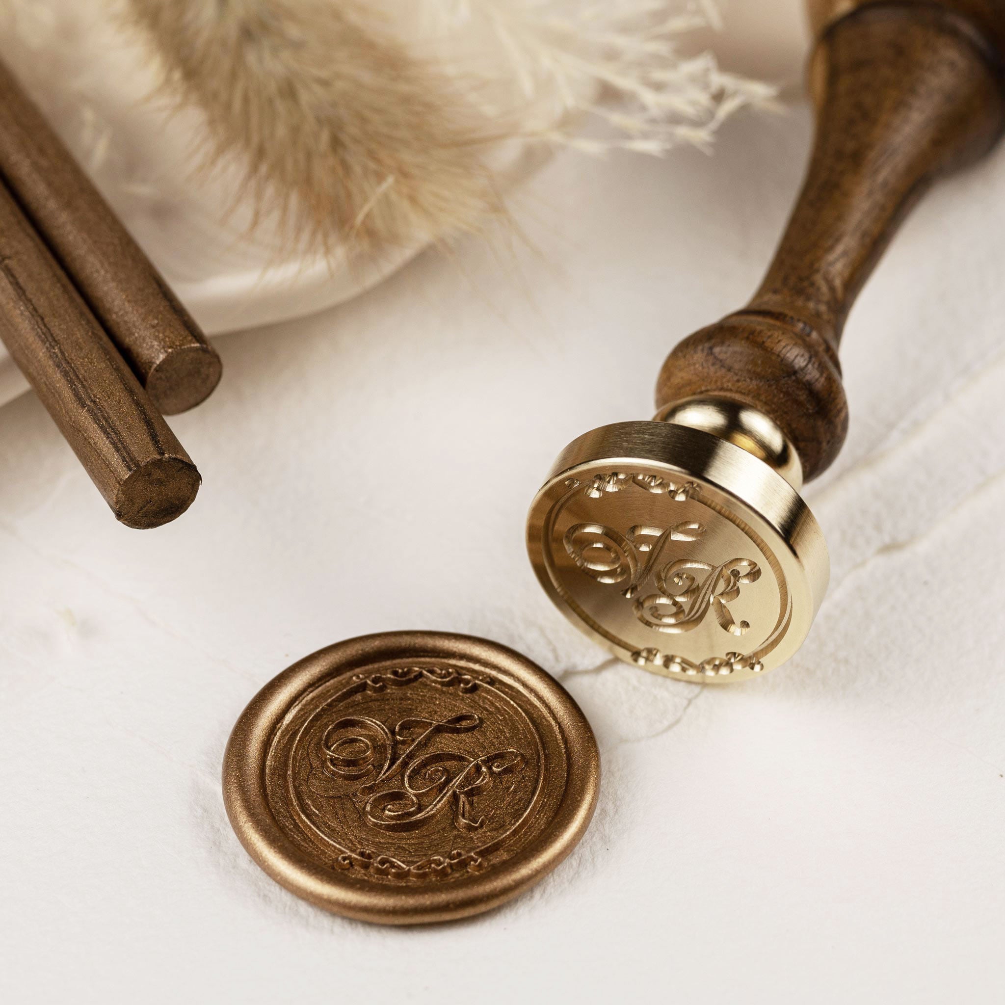 Exclusiver Siegelstempel mit Initialen im Classic-Design - Siegelstempel personalisiert