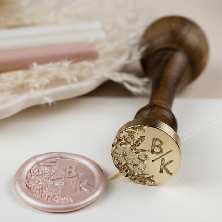 Siegelstempel  personalisiert zur Hochzeit mit Initialen im Design Sophia - Siegelstempel personalisiert