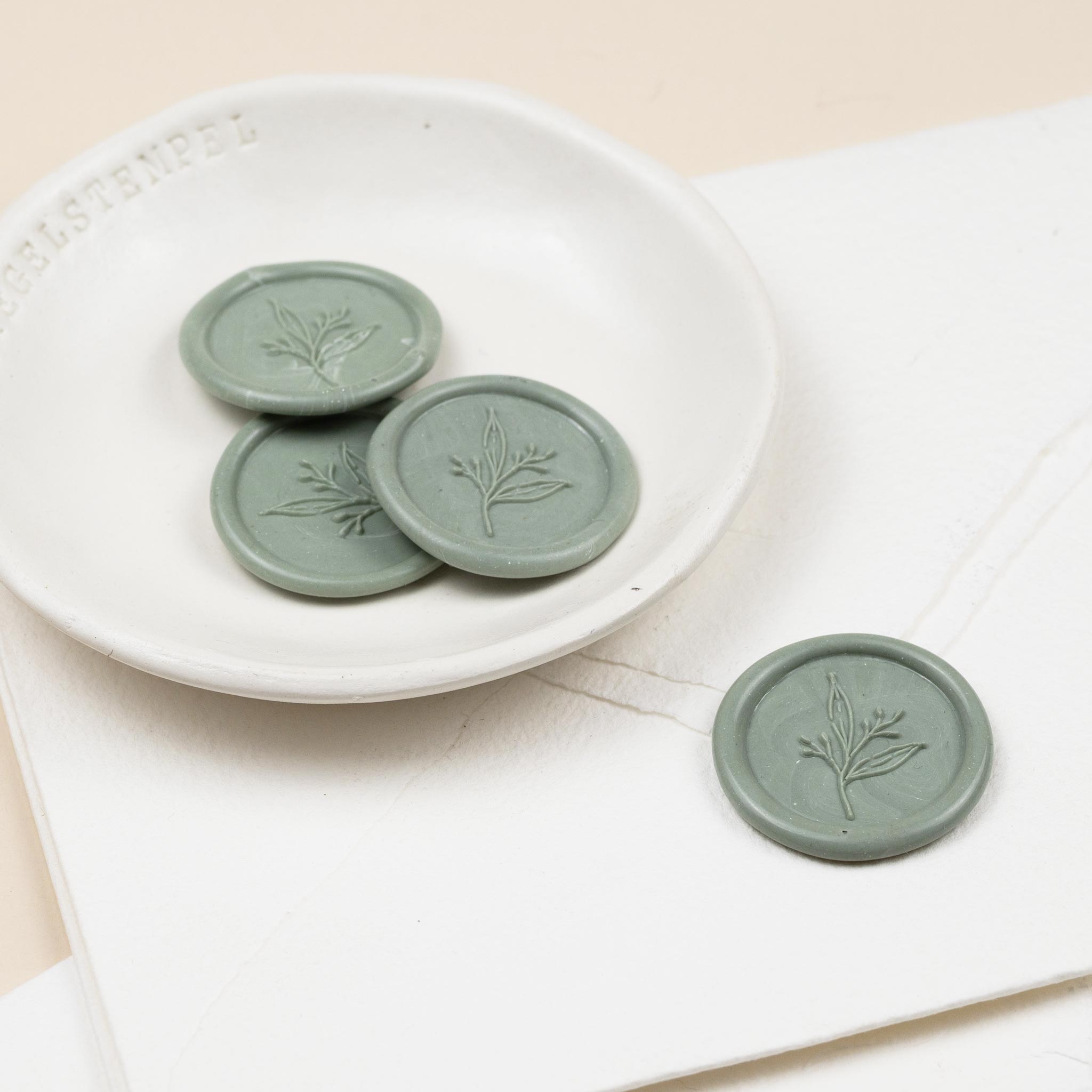 Wachssiegel selbstklebend mit Symbol Flora - Siegelstempel personalisiert